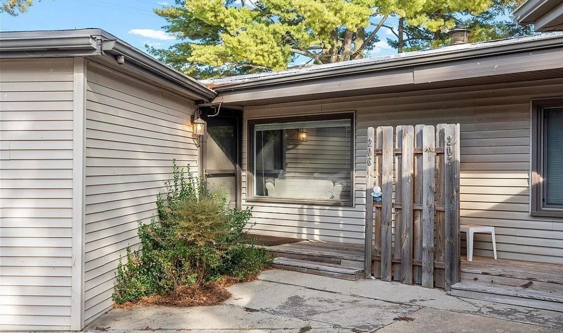 Front Door - 6600 6th Street Frontage Rd E