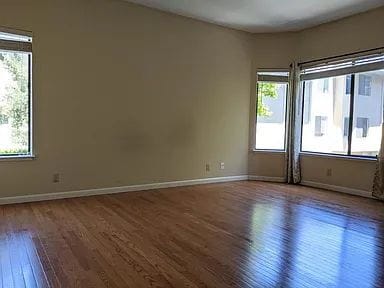 Building Photo - "Charming 2-Bedroom Retreat in Prime Santa Clara Location!"