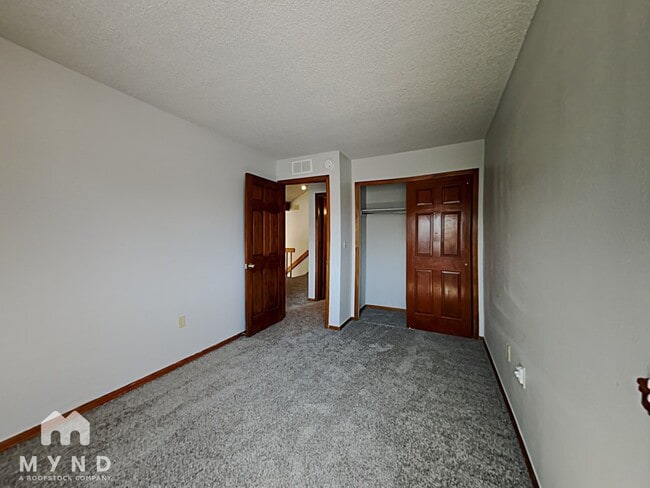 Building Photo - 2304 S Gray Dr