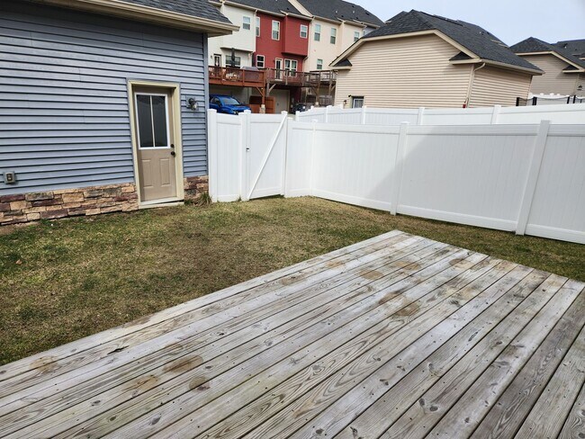 Building Photo - Modern 3 bed Townhouse-Foxcreek Subdivision -Moseley/Chesterfield