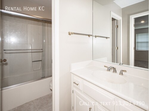 Building Photo - 5619 Riley-