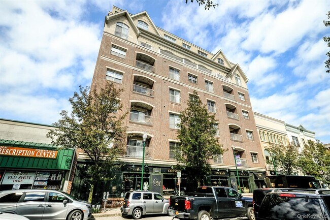 Building Photo - 543 Main St