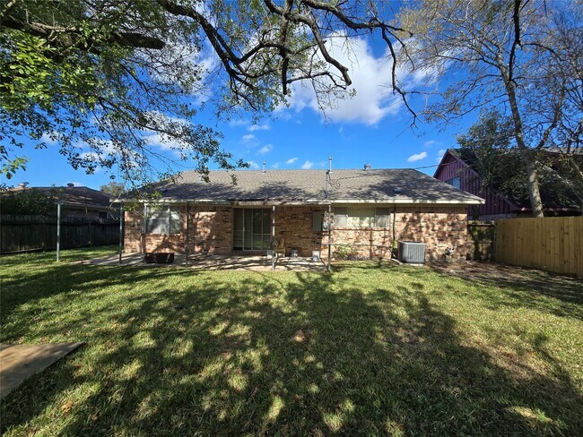 Building Photo - 11931 Tanager St