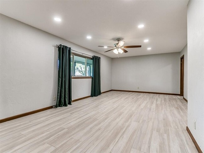 Building Photo - 2641 Osborne Dr