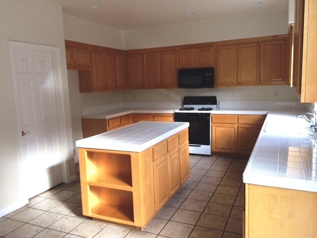 Building Photo - Coming Soon! Great 4 Bedroom Home in Gilroy, Close to Schools and Parks!