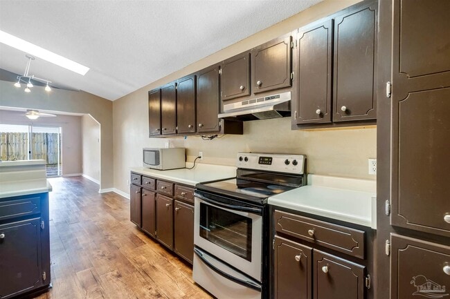 Building Photo - 2060 Cambridge Cir