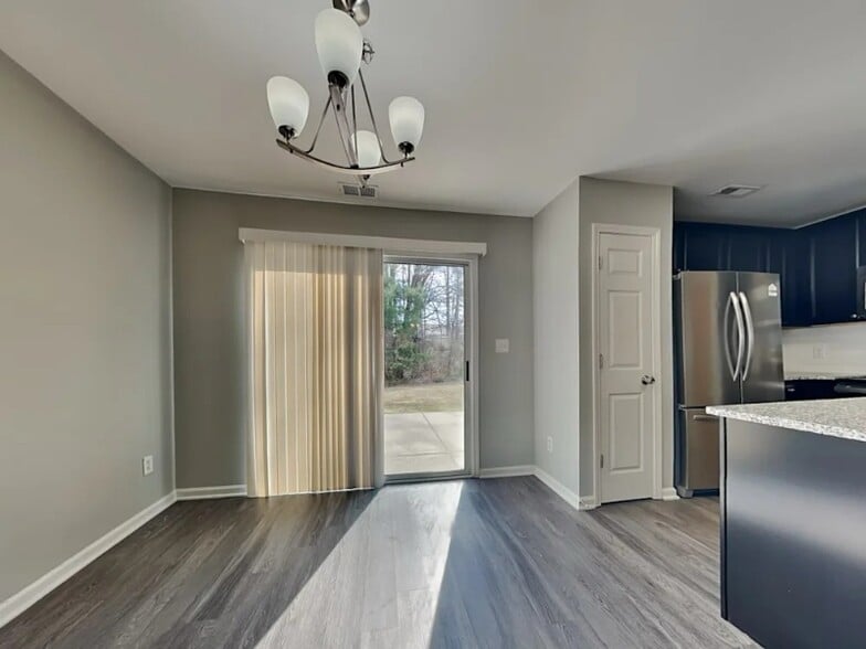 Building Photo - 12116 Stewarts Crossing Dr