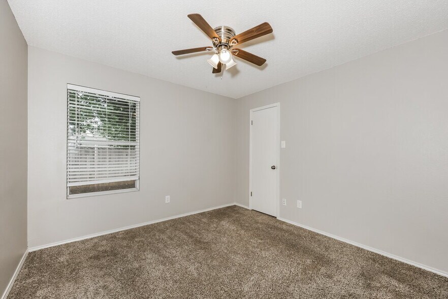 Building Photo - 706 Langford Dr