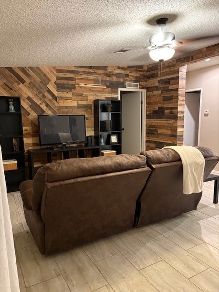 Building Photo - 16652 Rialto Dr