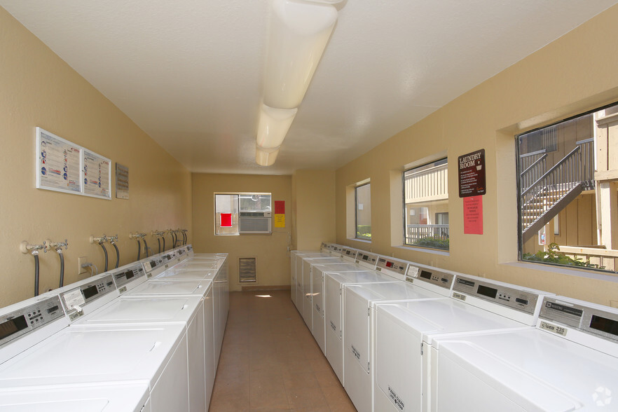 Laundry - Highlander Park Apts