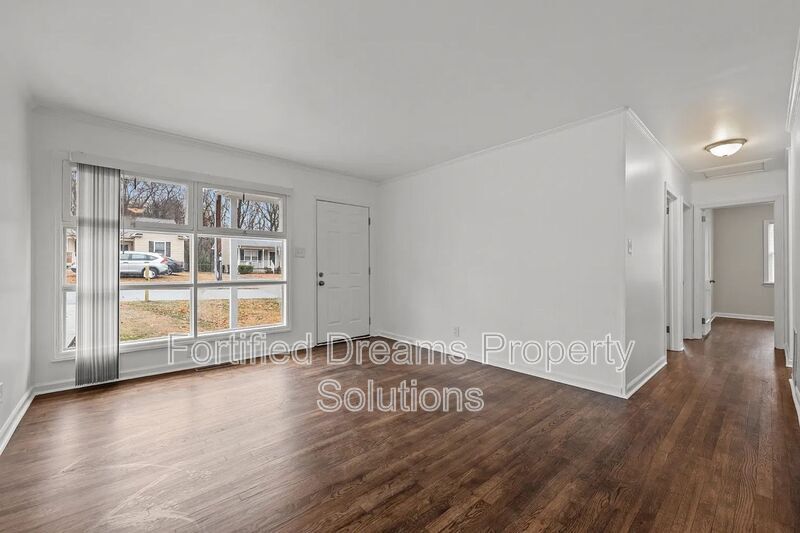 Building Photo - 1710 Rainbow Dr