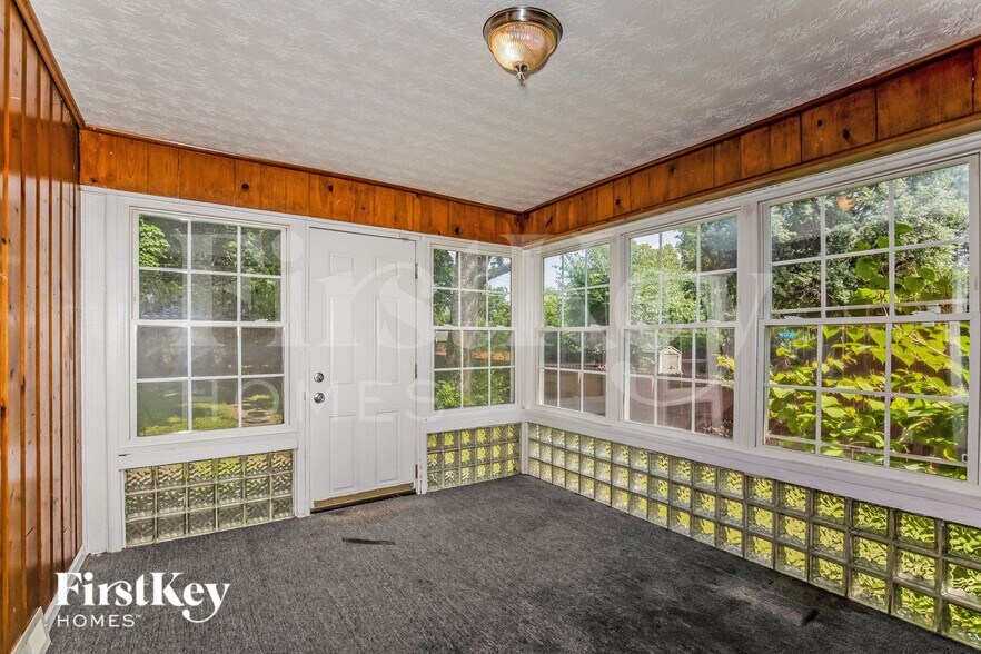 Building Photo - 2825 Kessler Blvd Dr