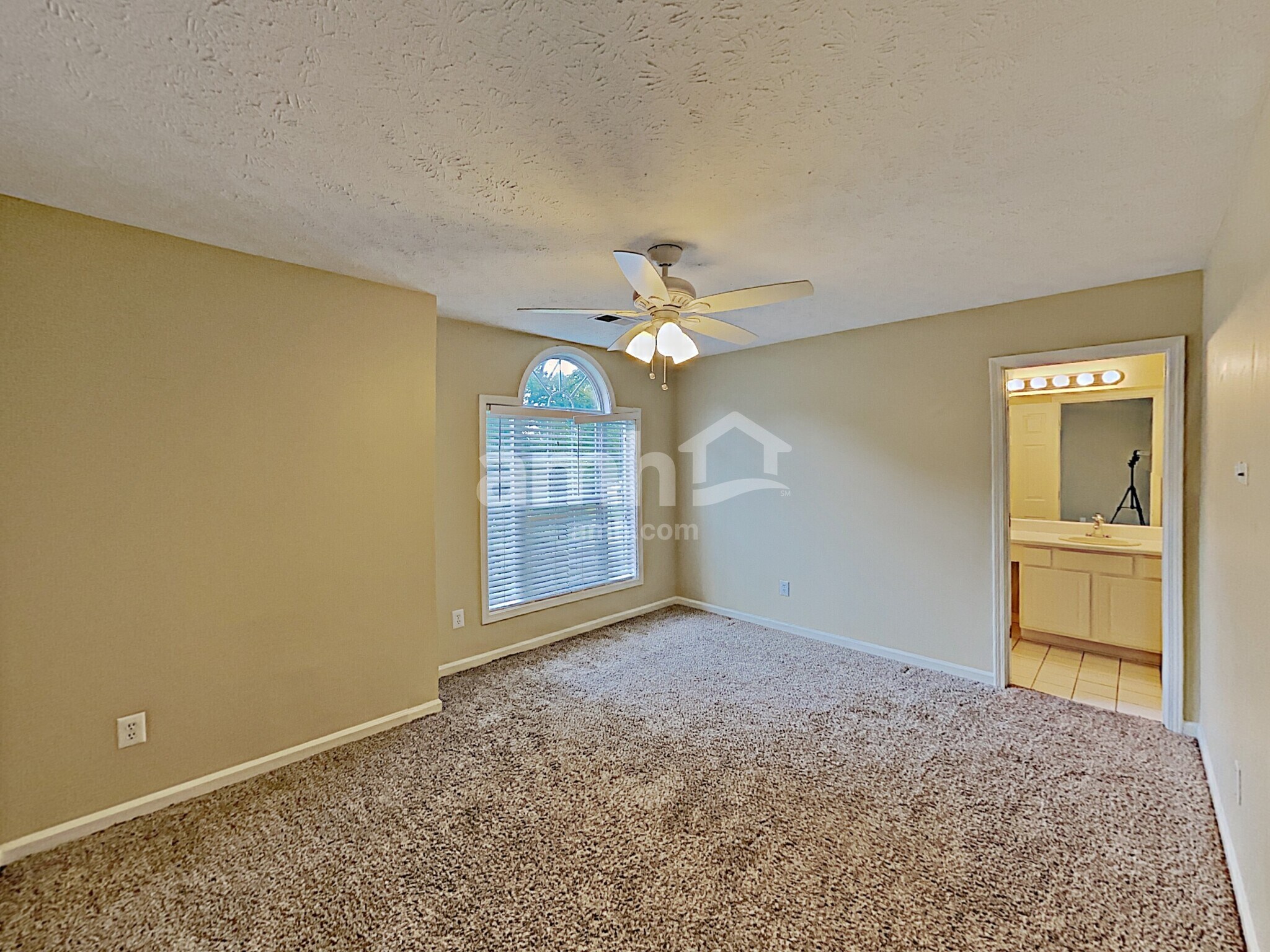 Building Photo - 4810 Lake Park Ter