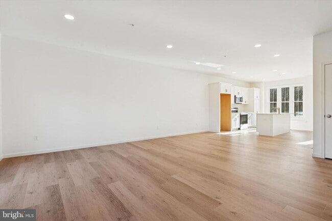 Building Photo - 148 SILVERSMITH Rd