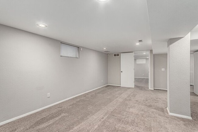 Building Photo - 1463 Dahlia St
