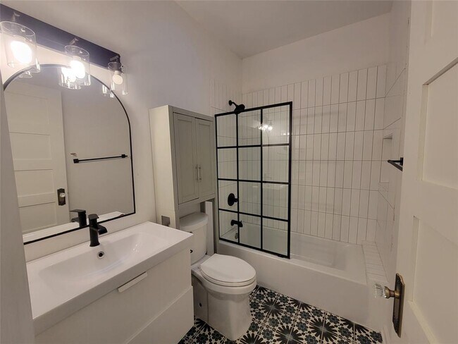 Building Photo - 306 W 42nd St