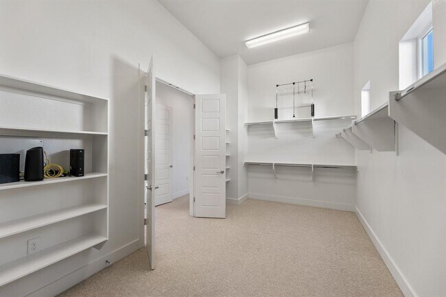 Building Photo - 6101 Florencia Ln