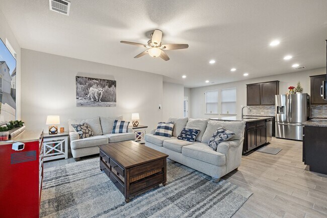 Building Photo - 408 Black Opal Dr