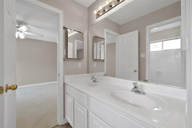 Building Photo - 17222 Leeside Dr