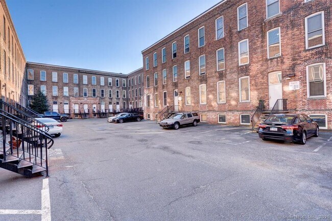 Building Photo - 325 Lafayette St