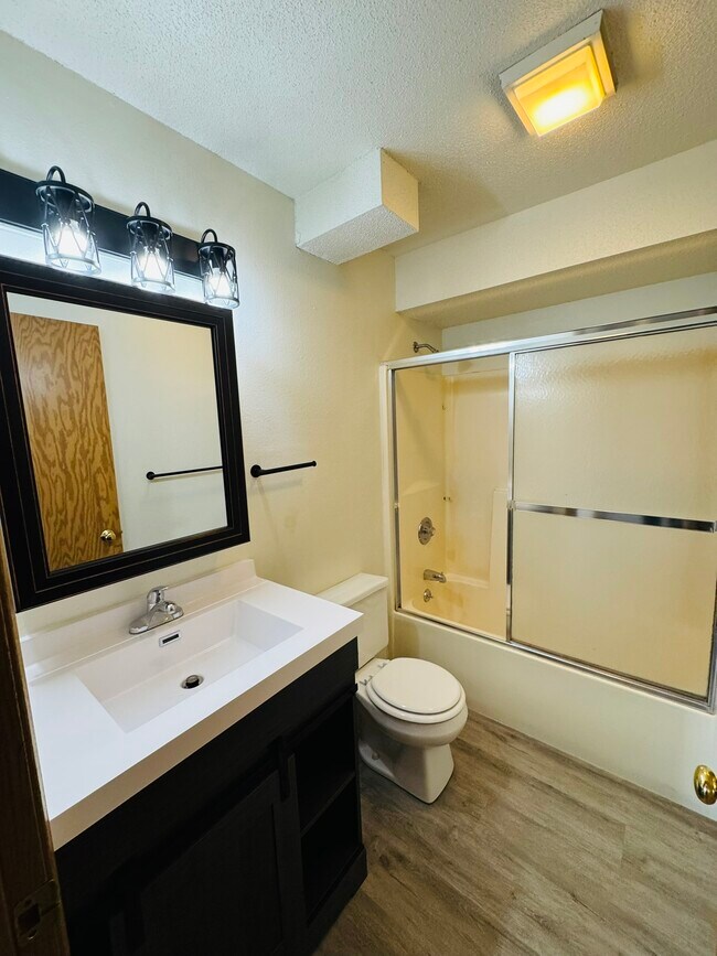 Building Photo - 156 Westside Dr