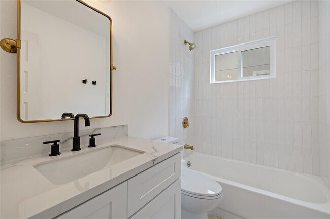 Building Photo - 1111 Spearson Ln