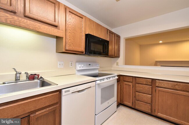 Building Photo - 10702 Kings Riding Way