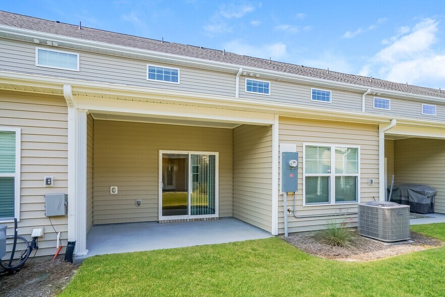 Building Photo - 2869 Summer Townes Wy