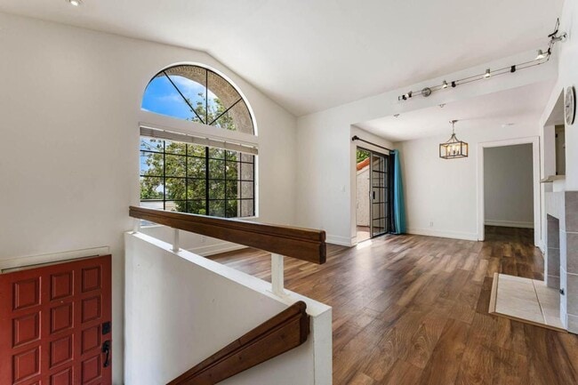 Primary Photo - 1240 Franciscan Ct