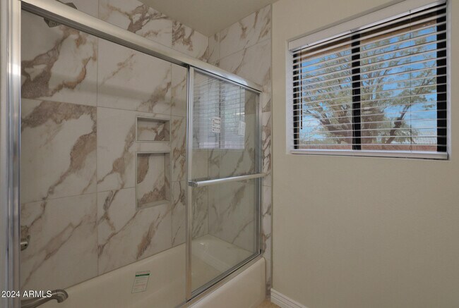 Building Photo - 501 E Desert Hills Estate Dr