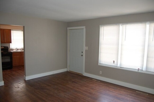 Building Photo - 2 BR Duplex on Governor Street Available F...