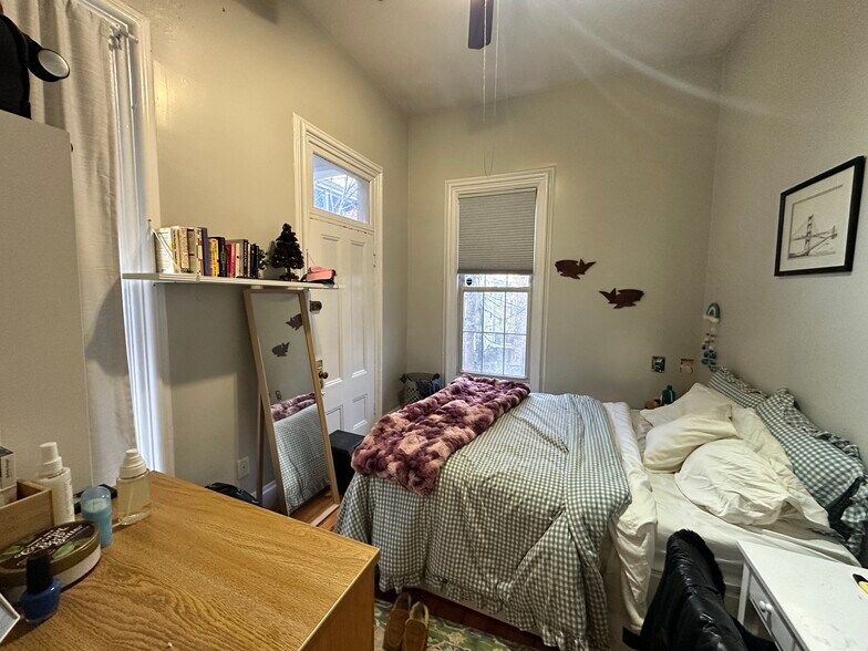 Building Photo - 135 Hillside St