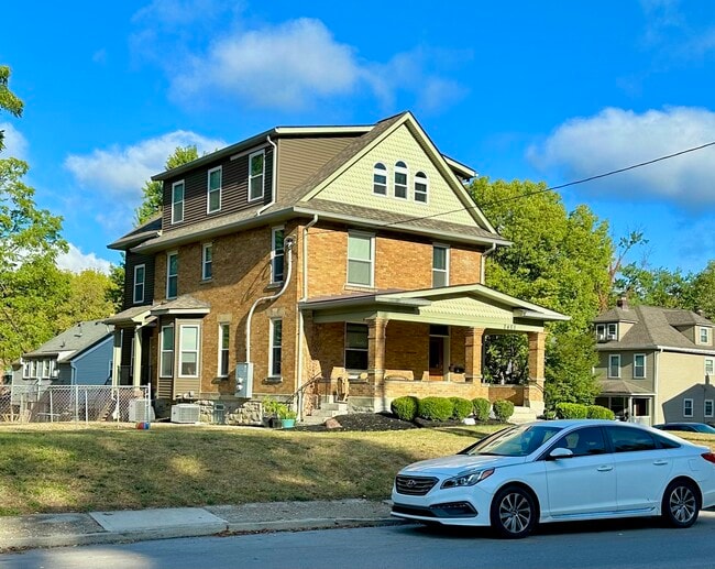 Building Photo - 2453 Neil Ave