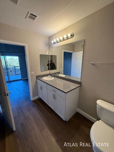 Building Photo - 15475 E Andrews Dr