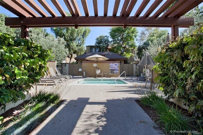 Building Photo - Serenity awaits in this upgraded 2 bedroom...