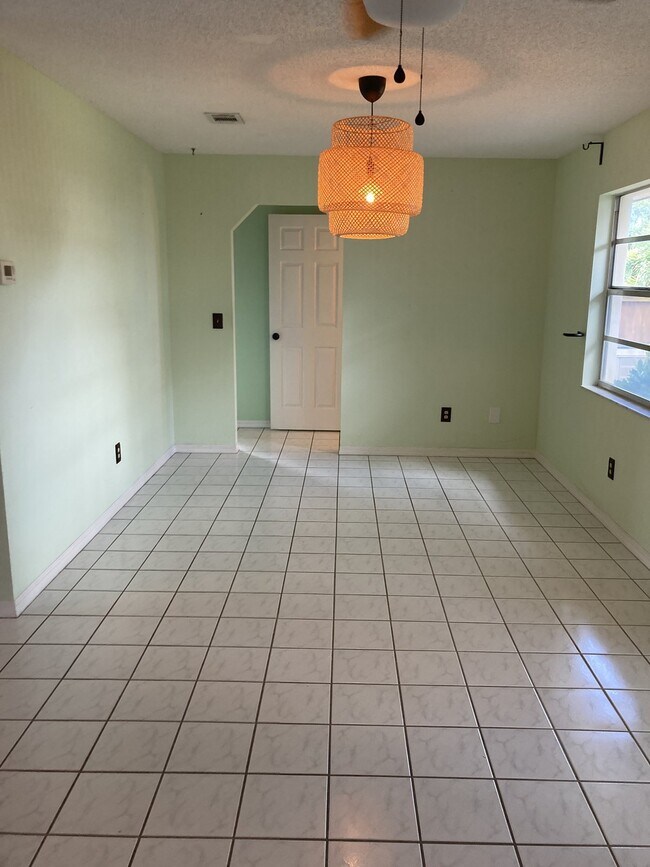 Building Photo - 2 Bed 2 Bath in Melbourne!