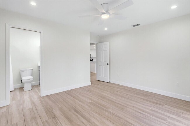 Building Photo - 11625 W Riverhaven Dr