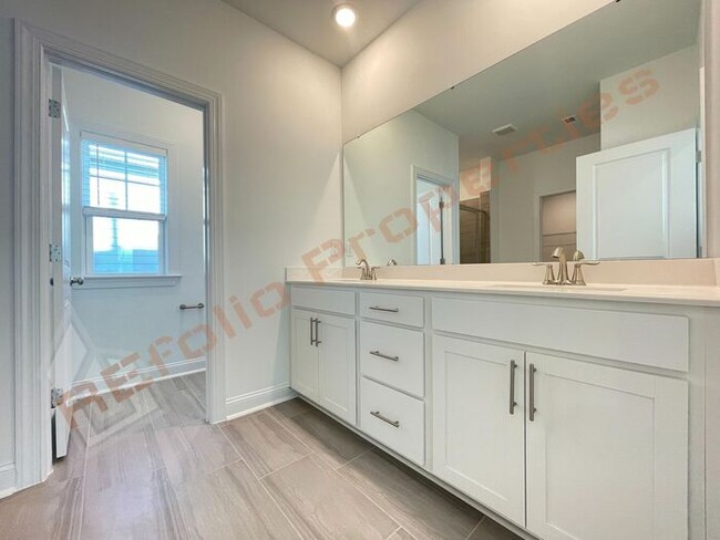 Building Photo - Beautiful Brand New 4 Bedroom, 3 Bathroom ...