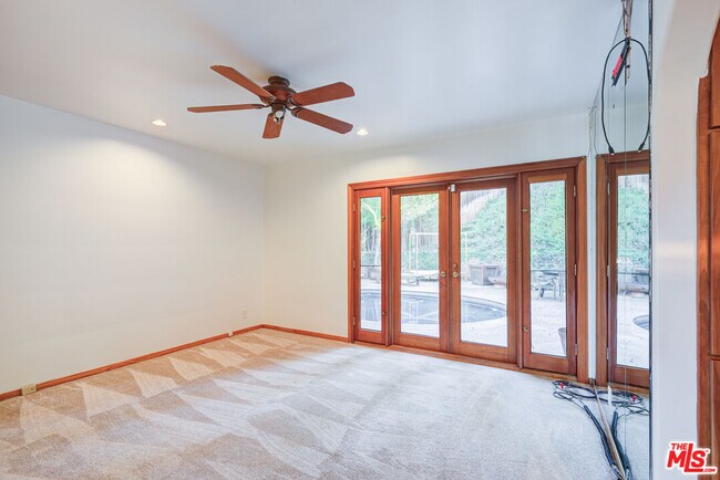 Building Photo - 15511 Woodcrest Dr