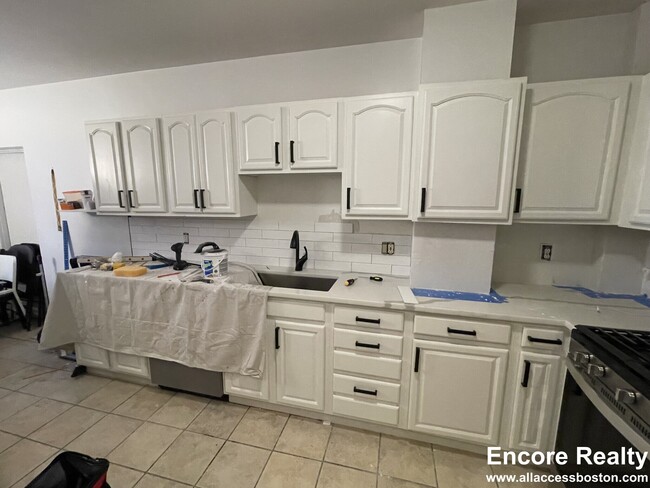 Building Photo - 448 Park Dr