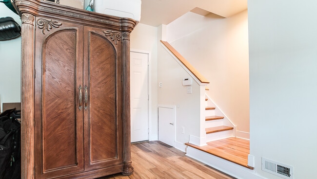 Building Photo - 317 Montrose St