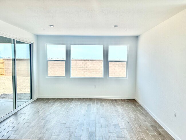 Building Photo - BRAND NEW 5/3 Lennar In Riverstone Community