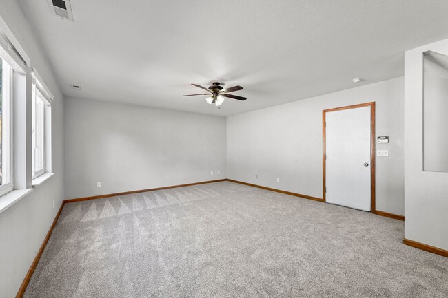 Building Photo - 4907 Brant Rd