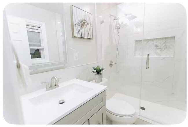 Building Photo - Furnished Home in HB