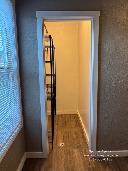 Building Photo - 1727 Pease Ave