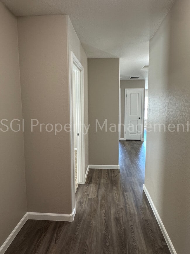 Building Photo - 327 Impala Ct