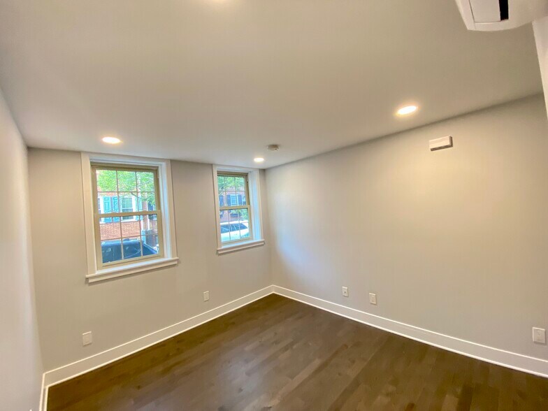 Building Photo - 722 Lombard St