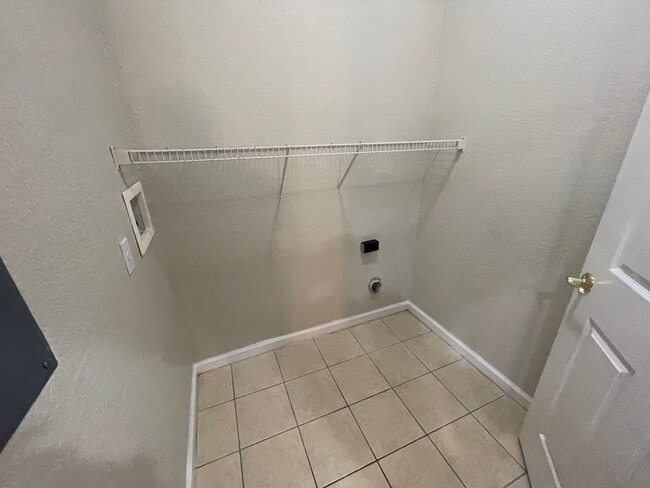 Building Photo - Affordable Elegance! 3 Bed 2 Bath Condo in...
