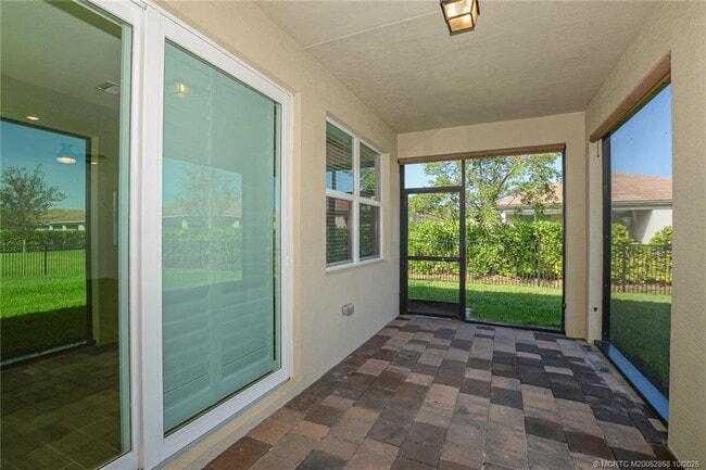 Building Photo - 3451 SW Blackberry Ln