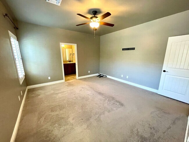 Building Photo - Beautiful 3 Bedroom Home in Central Kingman!